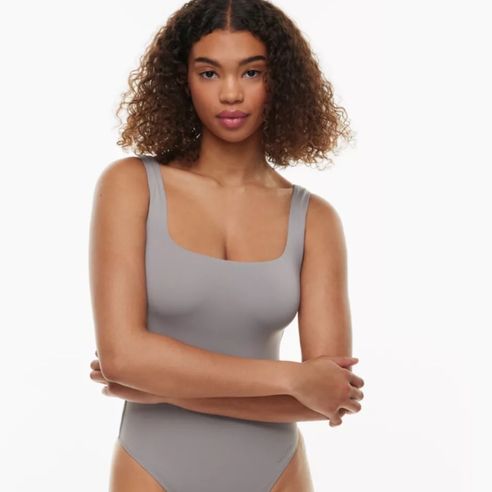 Aritzia Babaton Contour square neck BodySuit